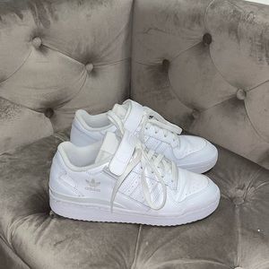 Adidas Forum Low shoes